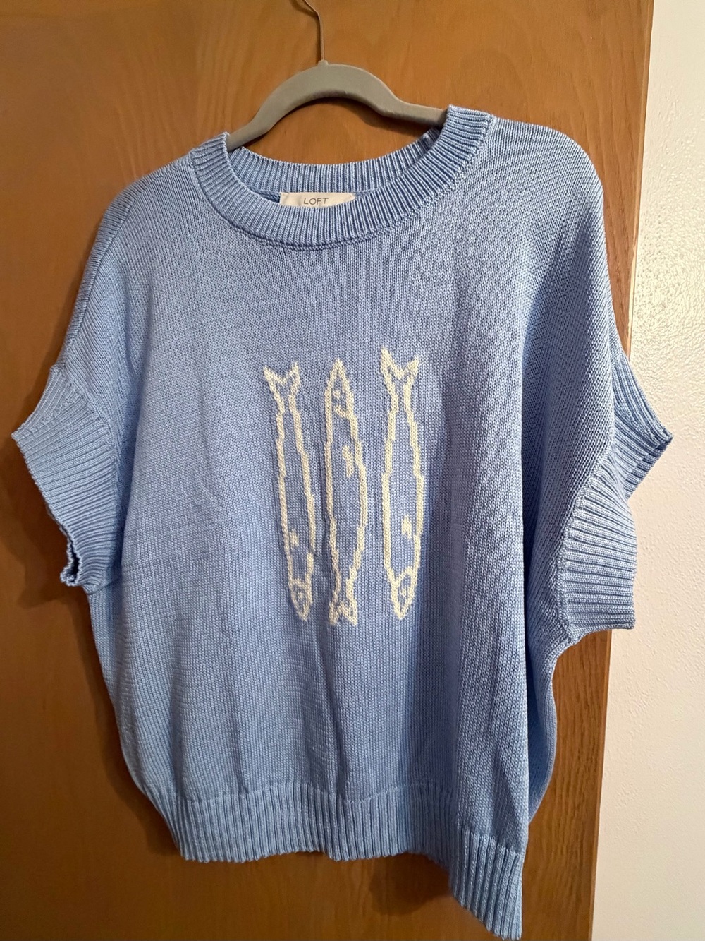 LOFT Light Blue Short Sleeve Knit Pullover with Cream Motif